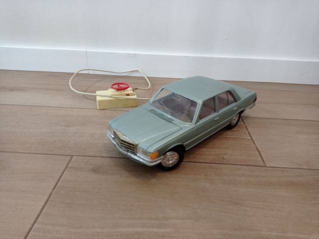 Mercedes Benz teledirigido años 70