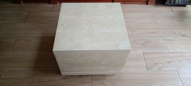 Mesita auxiliar de madera con ruedas