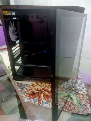 Caja de PC MSI, con 4 ventiladores MSI