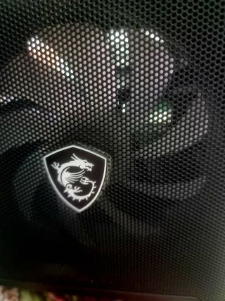 Caja de PC MSI, con 4 ventiladores MSI