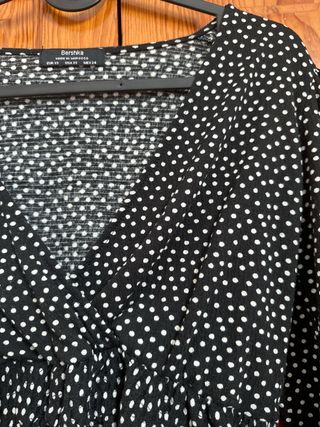 Top con abertura de pico de manga larga