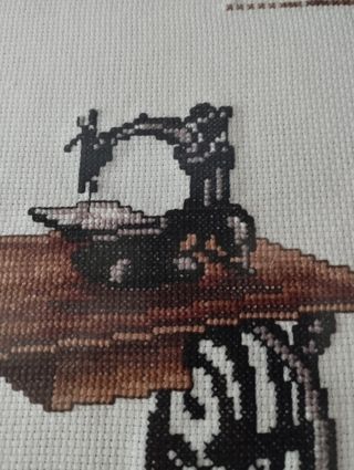 Cuadro punto de cruz, máquina de coser, enmarcado