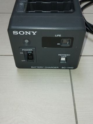 Carica Batterie Sony BC-1WD a 4 vie Battery Charge
