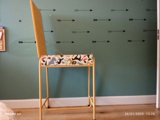 Escritorio y silla infantil 