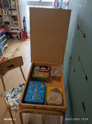 Escritorio y silla infantil 