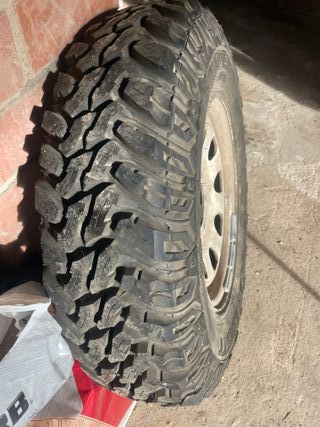 5 llantas con neumaticos 4x4