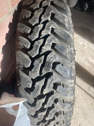 5 llantas con neumaticos 4x4