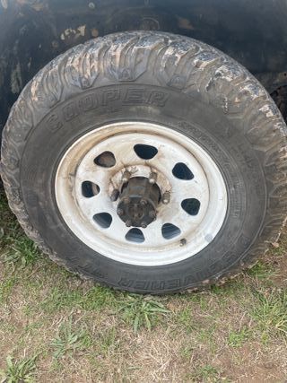 5 llantas con neumaticos 4x4