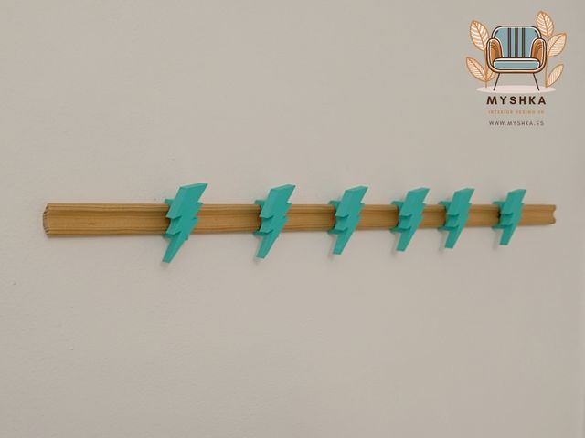 Perchero de pared en forma de rayo