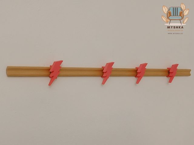 Perchero de pared en forma de rayo