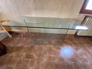 Tavolo di design in vetro