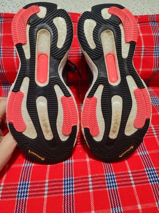 Zapatillas running Adidas mujer.