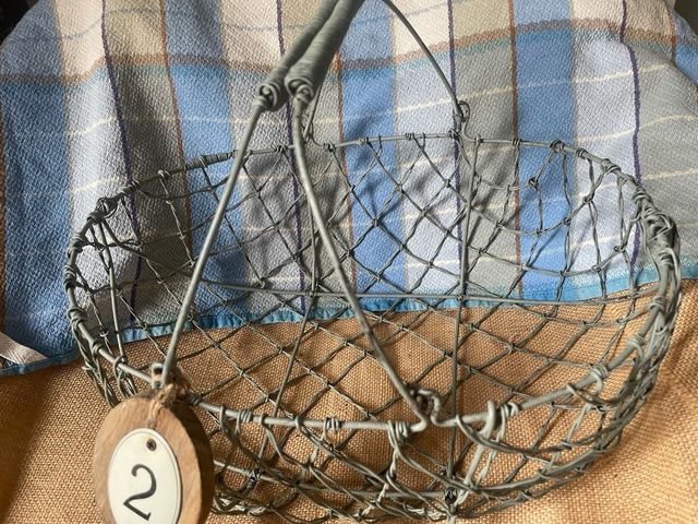 Cesta vintage de hierro pintado