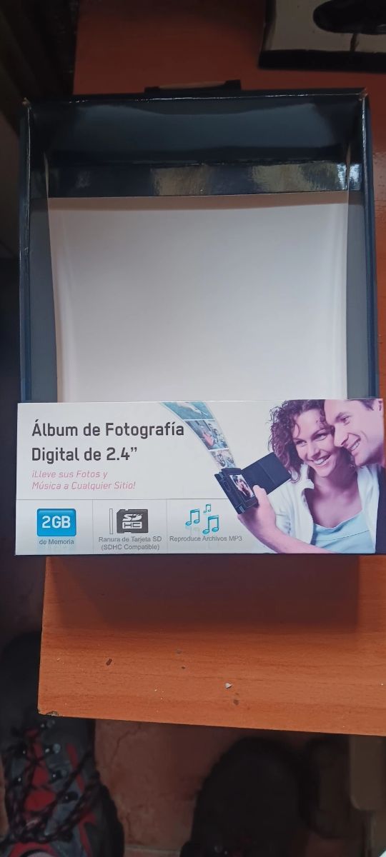 Álbum de fotografía digital de 2.4 "