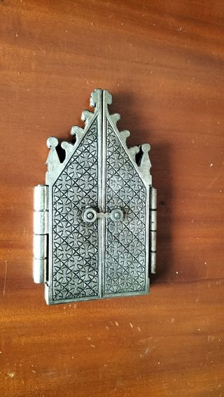 Tríptico religioso vintage de metal 