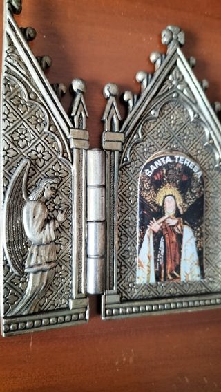 Tríptico religioso vintage de metal 