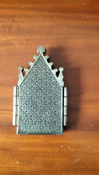 Tríptico religioso vintage de metal 