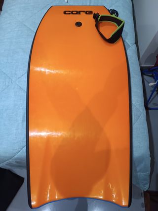 Tabla surf con funda y correa mano
