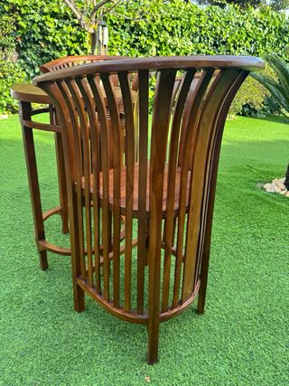 Mesa alta para porche o interior con sus 2 sillas.