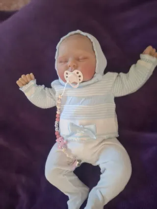 Bebe reborn de vinilo cuerpo de tela