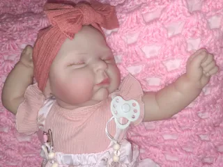 Bebe reborn de vinilo cuerpo de tela