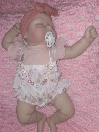 Bebe reborn de vinilo cuerpo de tela