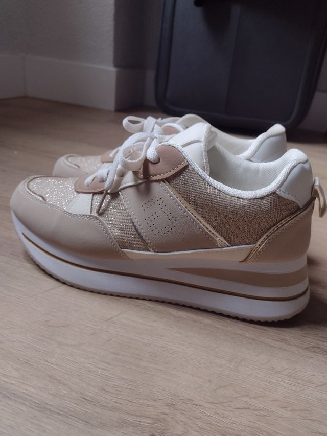 Zapatillas deportivas mujer talla 41 NUEVAS.