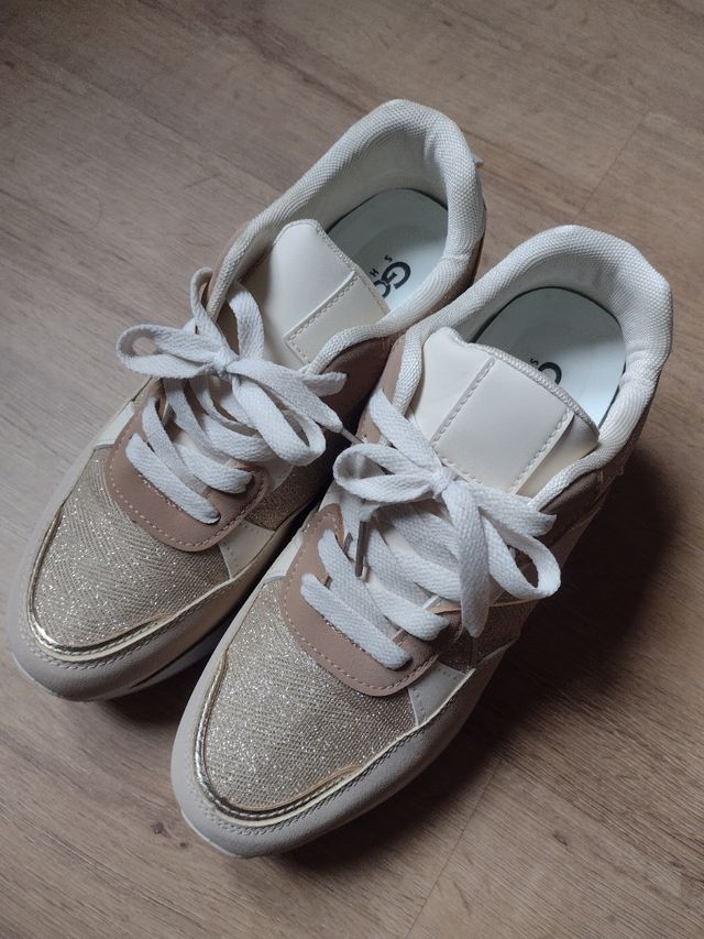 Zapatillas deportivas mujer talla 41 NUEVAS.