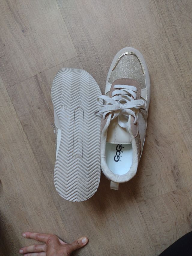 Zapatillas deportivas mujer talla 41 NUEVAS.