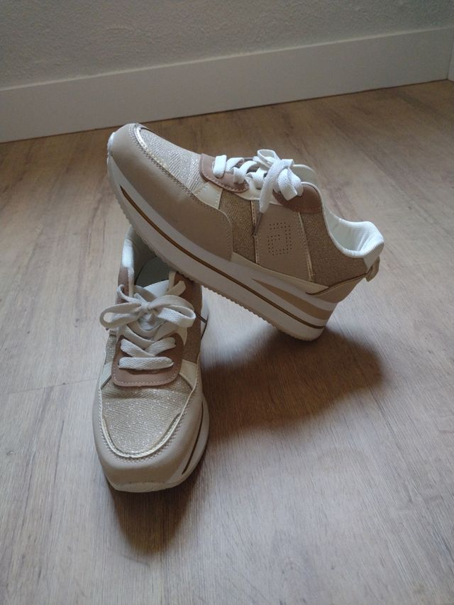 Zapatillas deportivas mujer talla 41 NUEVAS.