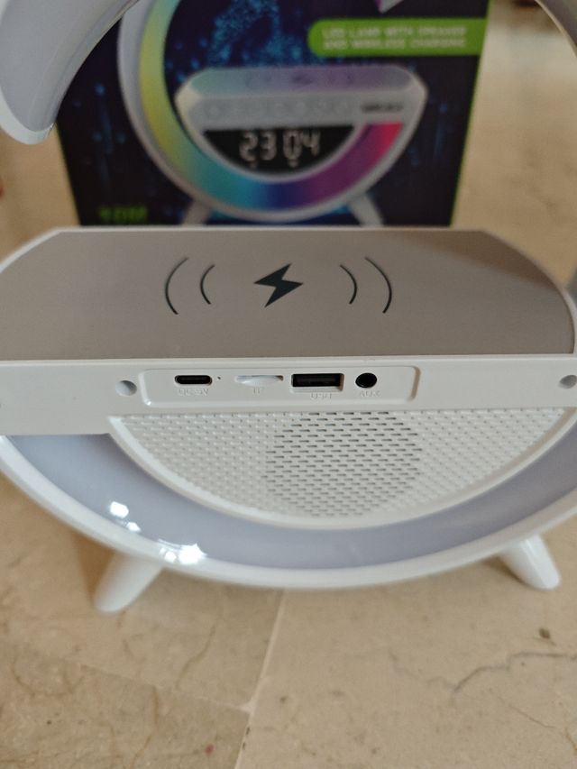 Lampara con cargador inalambrico