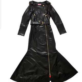 Motera palabra de honor abrigo-vestido