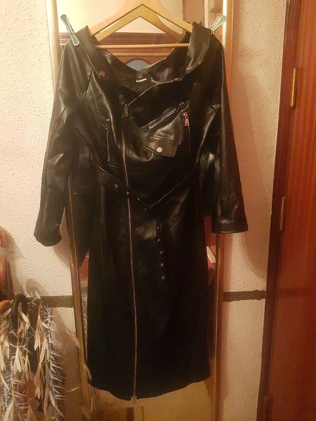 Motera palabra de honor abrigo-vestido