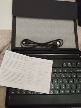 Funda de tablet con teclado 