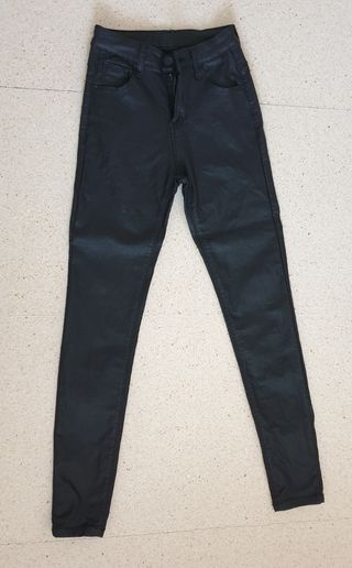 Pantalones negros encerados 