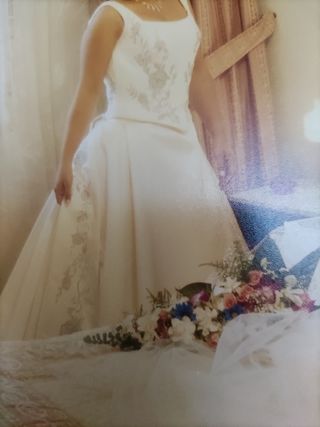 Vestido de novia 2 piezas. Está como nuevo.