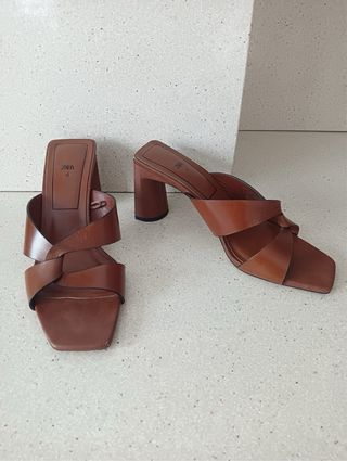 Sandalias ZARA de piel 