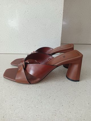 Sandalias ZARA de piel 