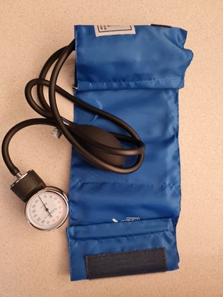 Sfigmomanometro misuratore di pressione