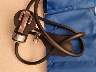 Sfigmomanometro misuratore di pressione