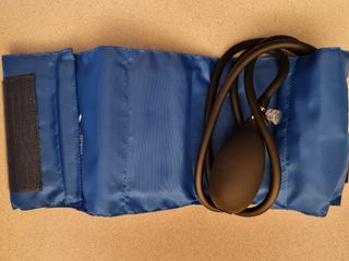 Sfigmomanometro misuratore di pressione