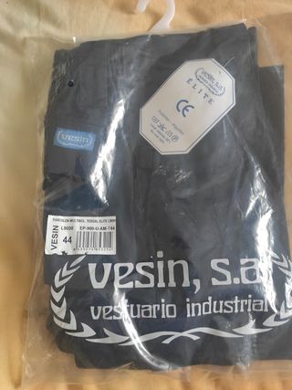 Pantalón de trabajo vesin talla 44,sin estrenar