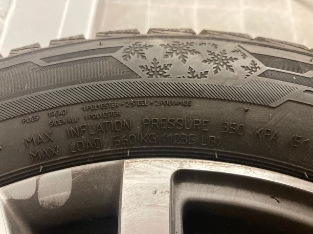 Treno gomme con cerchi in lega VW