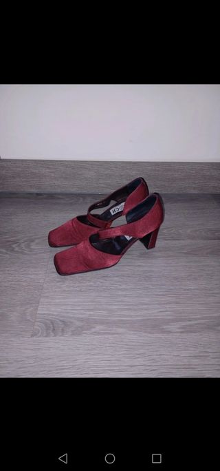 Zapatos de tacón burdeos raso CH