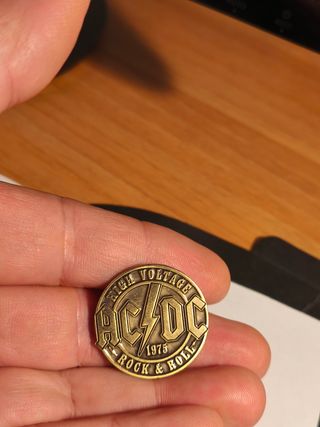 Spilla AC DC nuova