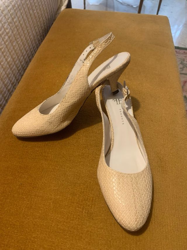 Zapatos de farrutx beige de tacon