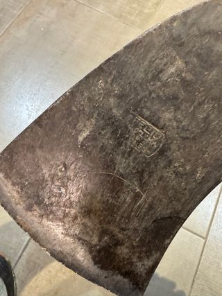 Hacha firmada de coleccion catalana