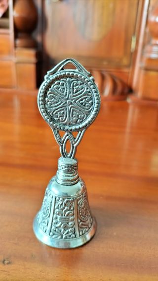 Campanilla metal plateado 