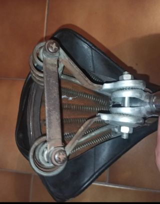 Sillín antiguo de bicicleta BH