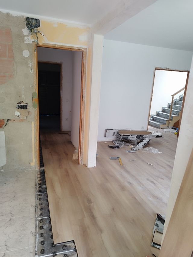 montador de suelo laminado y puertas


